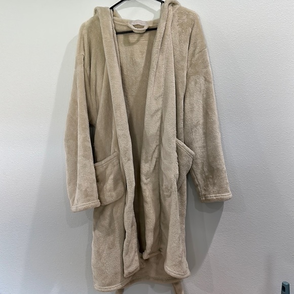 Summer & Rose faux fur hooded cozy robe cream ivory - Picture 5 of 9